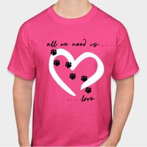NWT - Unisex Dog Lover Tee – Heart & Paw Print Design